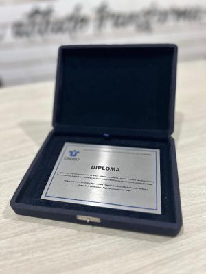 Placa de homenagem com estojo      